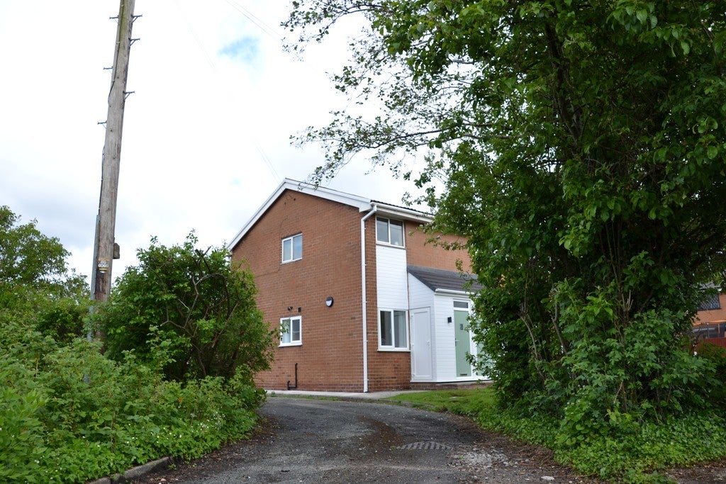 Flat Devon Close in Bolton
