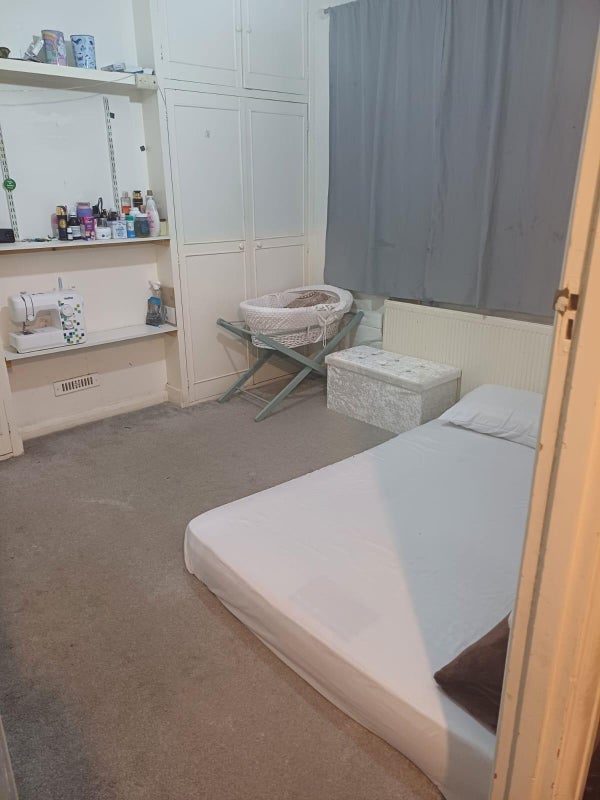 Room Tyrone Road in Greater London