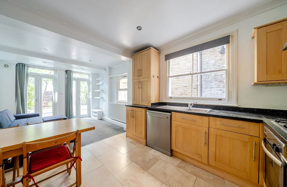Flat Farlton Road in Greater London