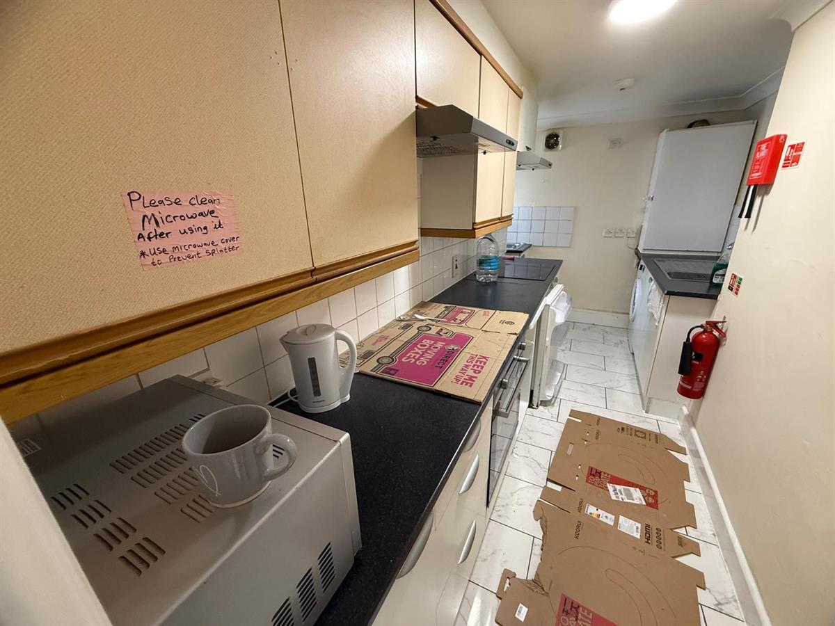 Room East Avenue in Greater London