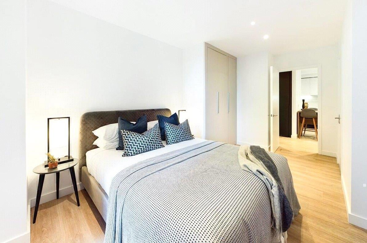 Flat Wharfdale Road in Greater London