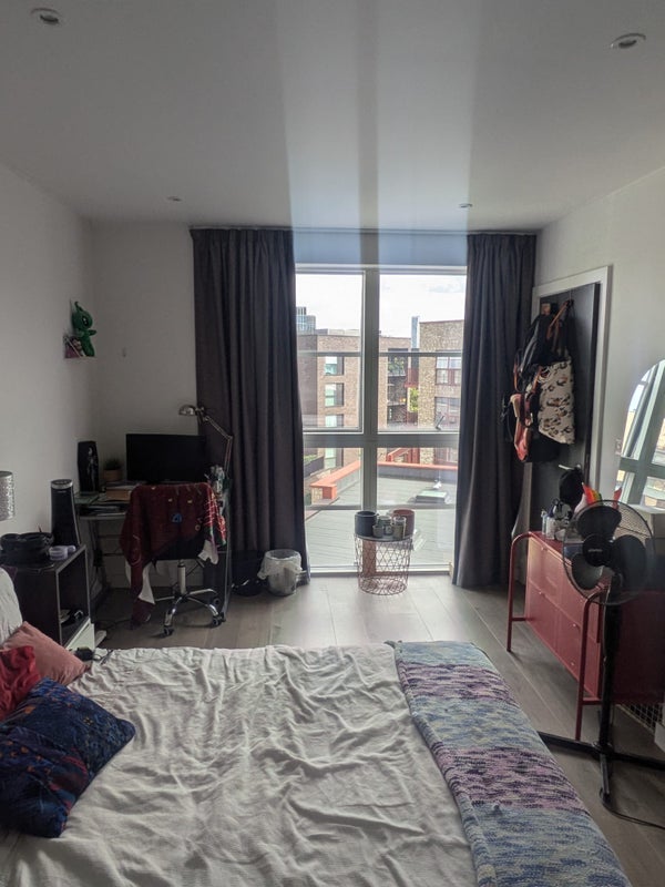 Room Kingsford Row in Greater London