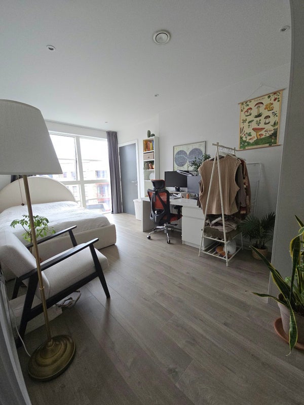 Room Kingsford Row in Greater London