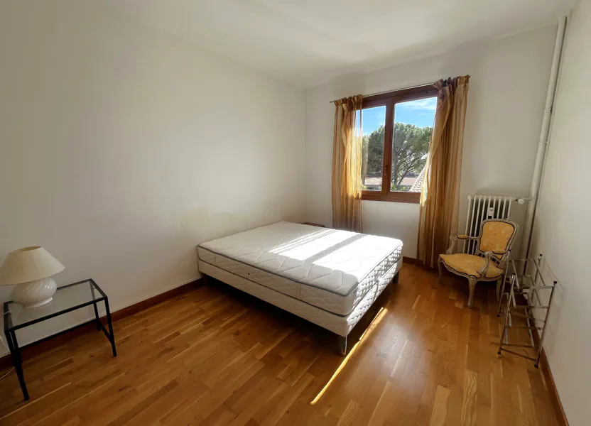 Flat Avenue Jean Giono in Manosque