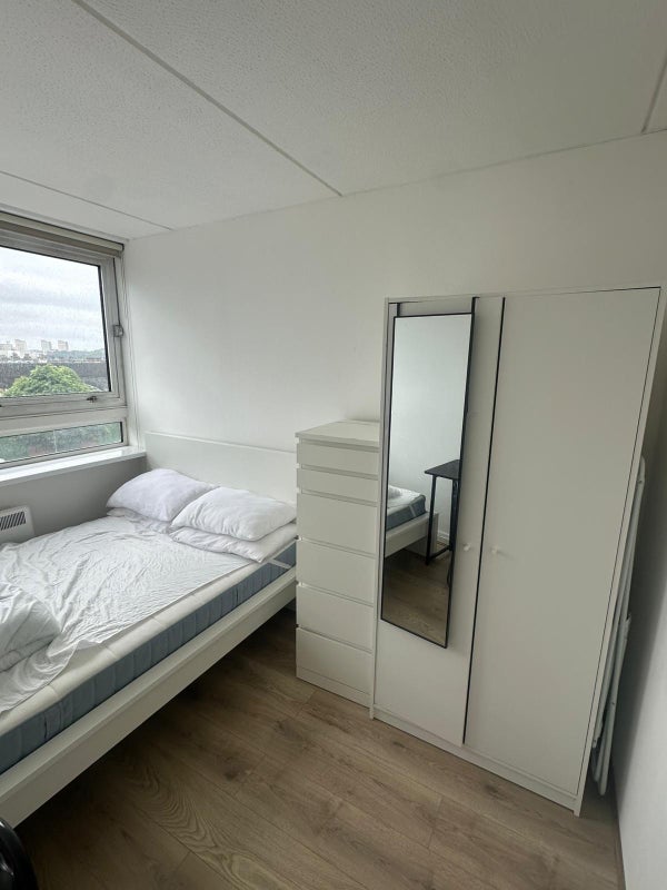 Room Newtown Street in Greater London
