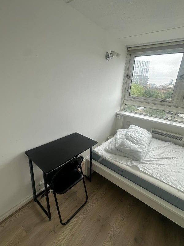 Room Newtown Street in Greater London