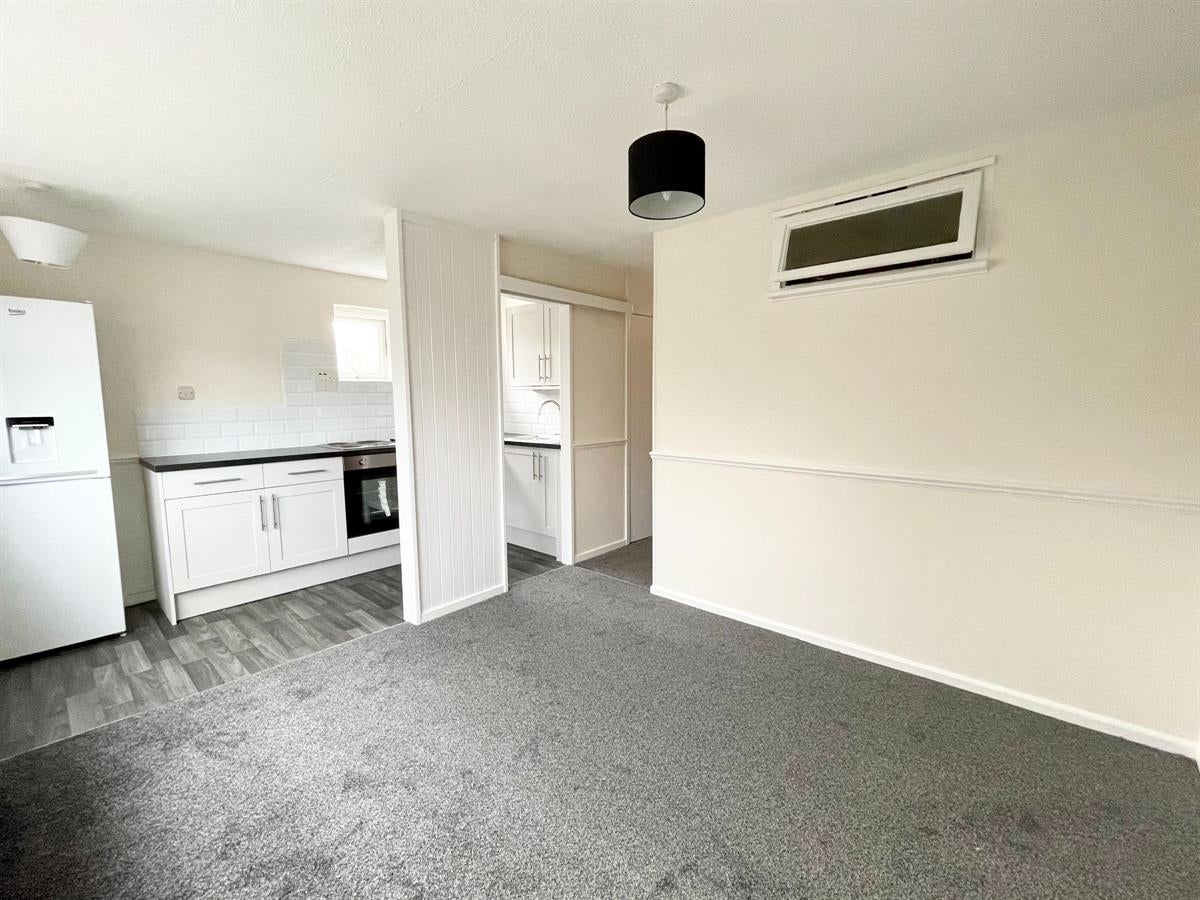 Flat Bursledon Road in Southampton