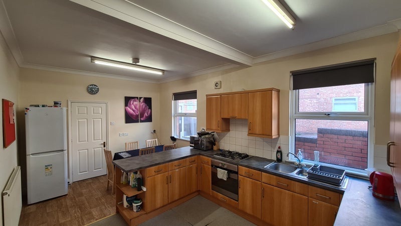 Room Albany Road in Coventry