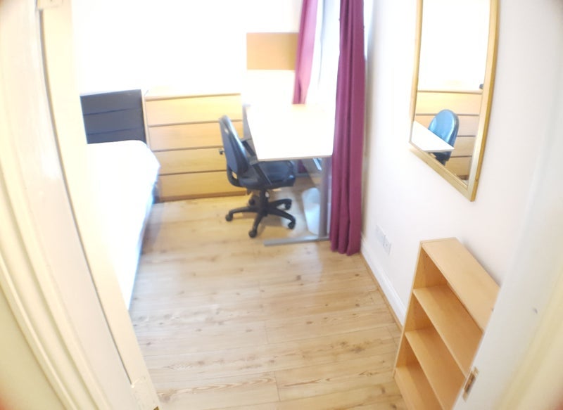 Room Albany Road in Coventry