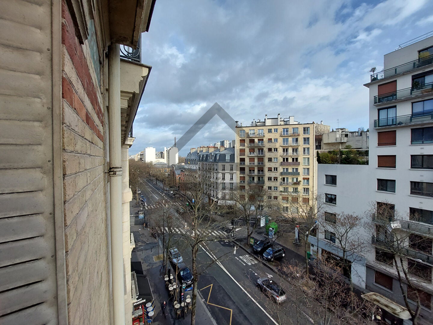 Flat Avenue de Versailles in Paris