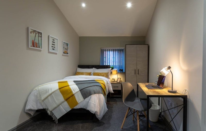 Room Poolstock Lane in Wigan