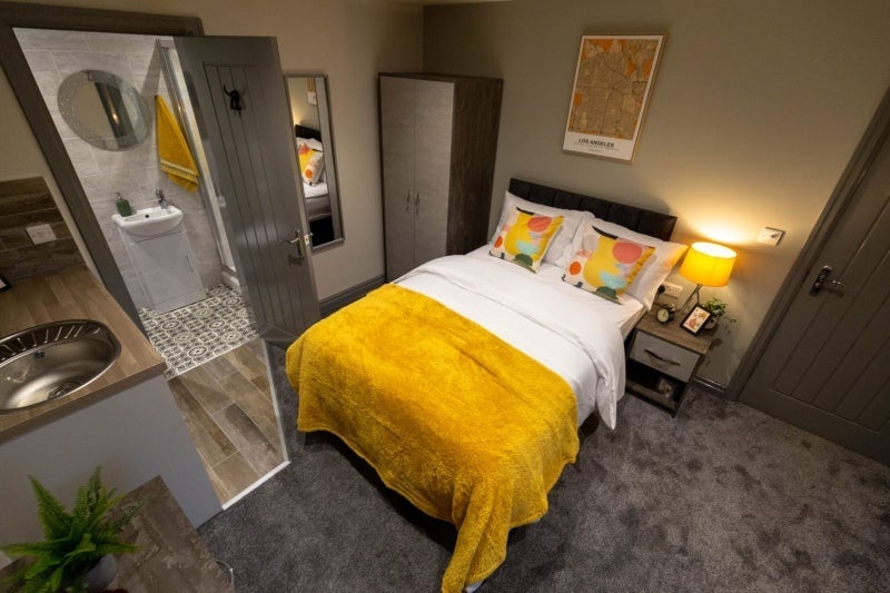 Room Poolstock Lane in Wigan
