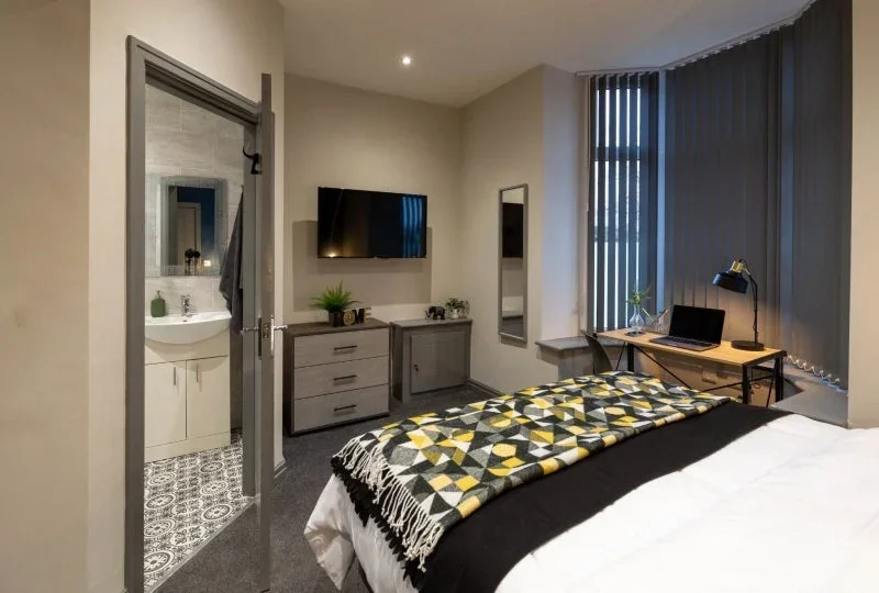 Room Poolstock Lane in Wigan