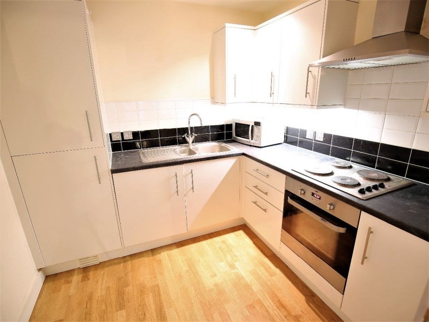Flat Axminster Road in Greater London