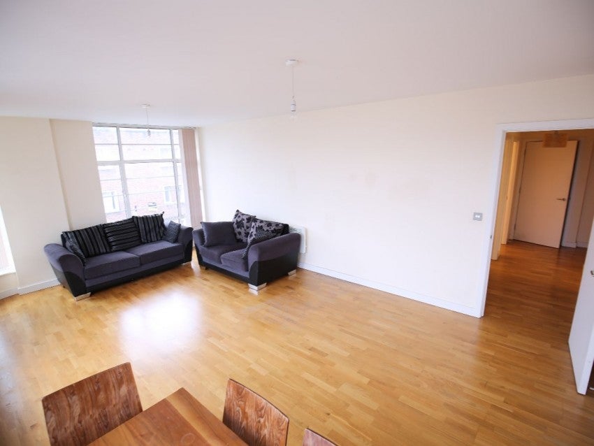 Flat Axminster Road in Greater London