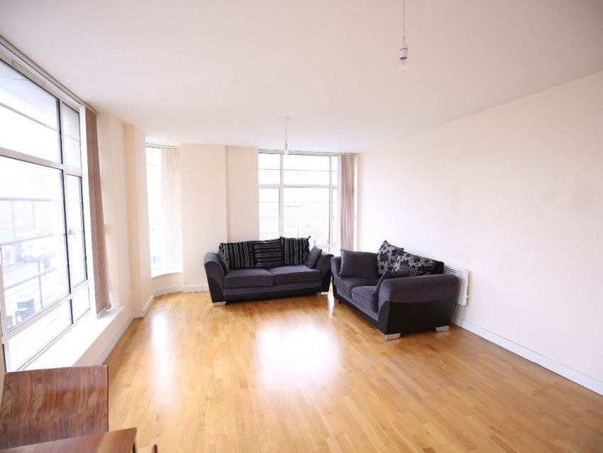 Flat Axminster Road in Greater London