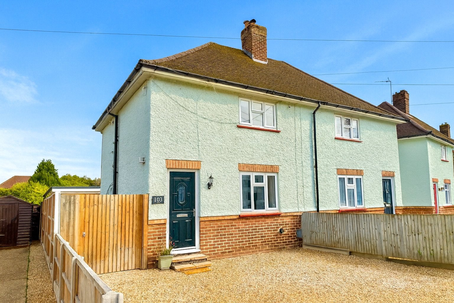 House Larch Avenue in Guildford