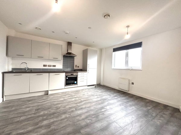 Flat Coventry Road in Birmingham
