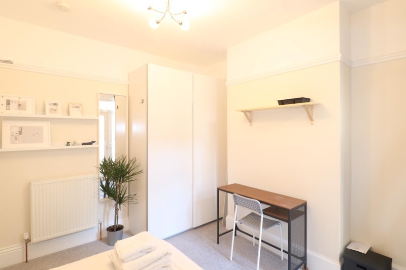 Room Admaston Road in Greater London