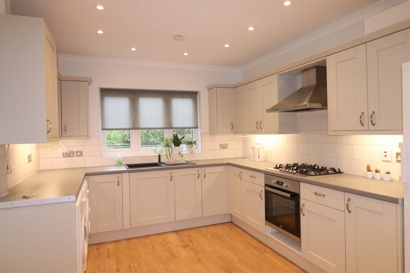 Room Admaston Road in Greater London