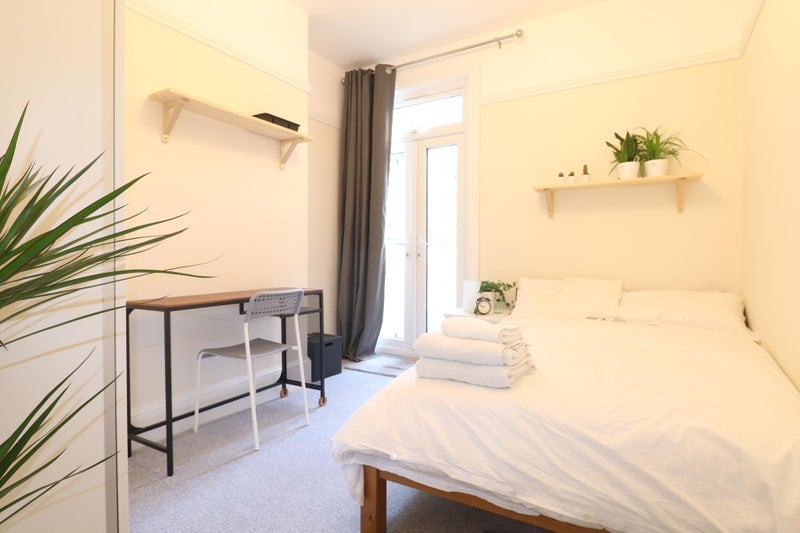 Room Admaston Road in Greater London