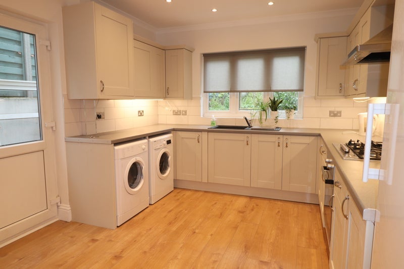 Room Admaston Road in Greater London