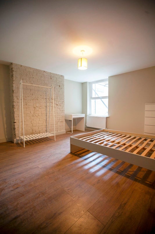 Room Moss Lane East in Manchester