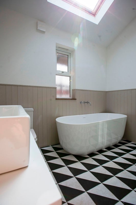 Room Moss Lane East in Manchester