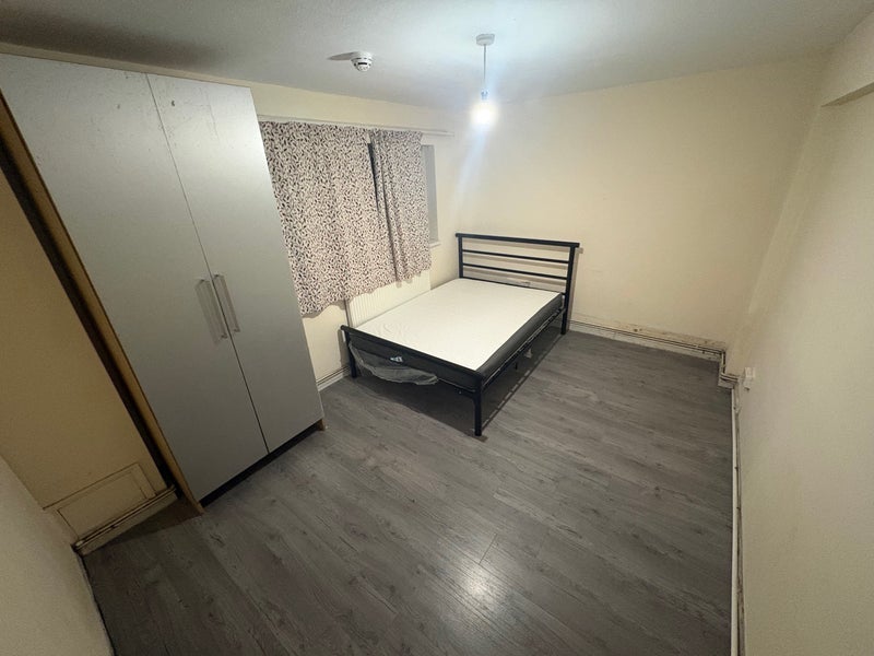 Room Windsor Road in Greater London