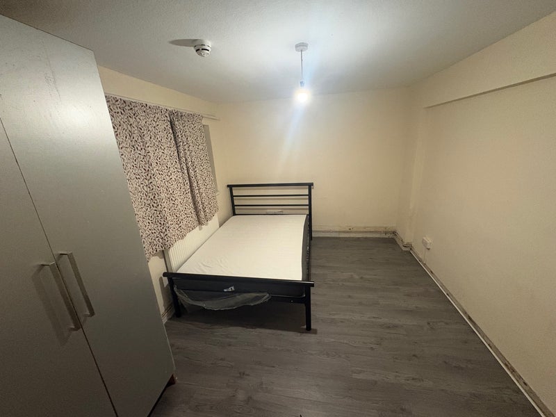Room Windsor Road in Greater London