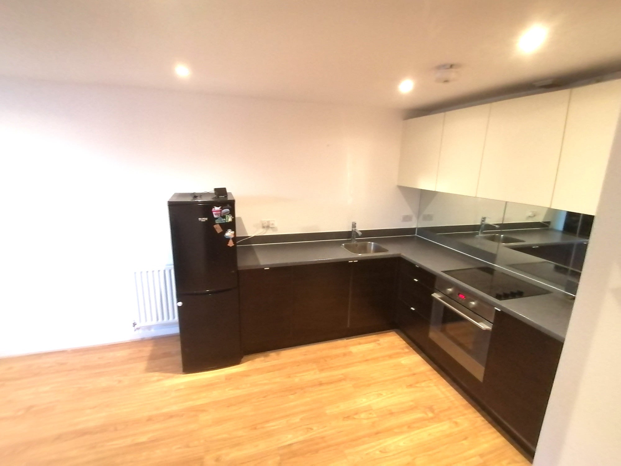 Flat Clockhouse Avenue in Greater London