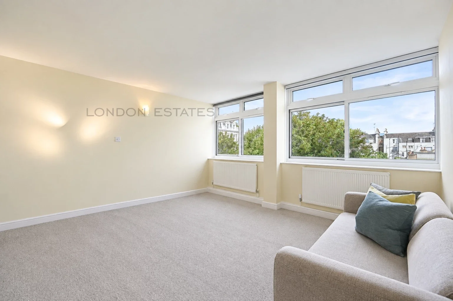 Flat Linden Gardens in Greater London