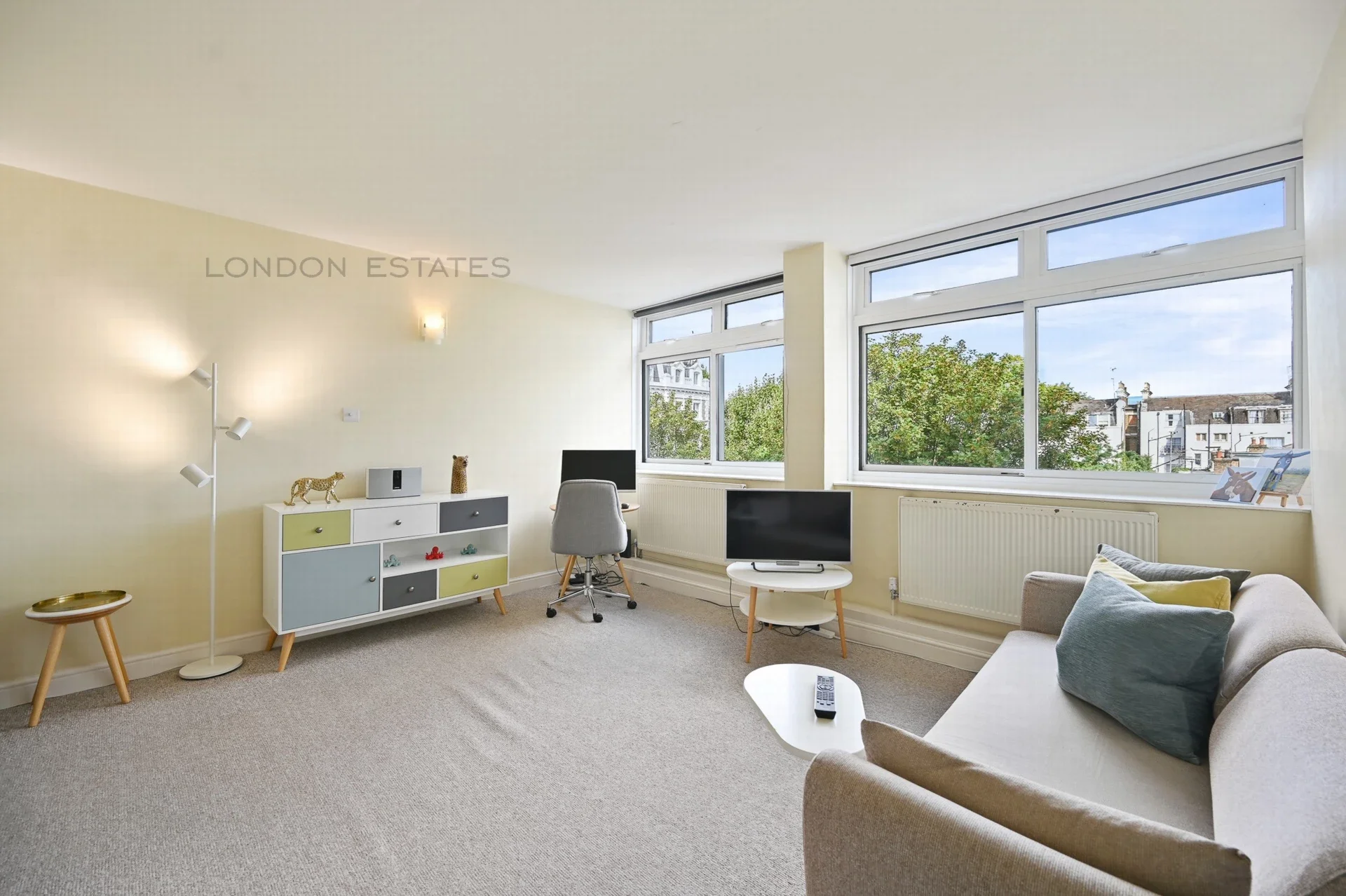 Flat Linden Gardens in Greater London