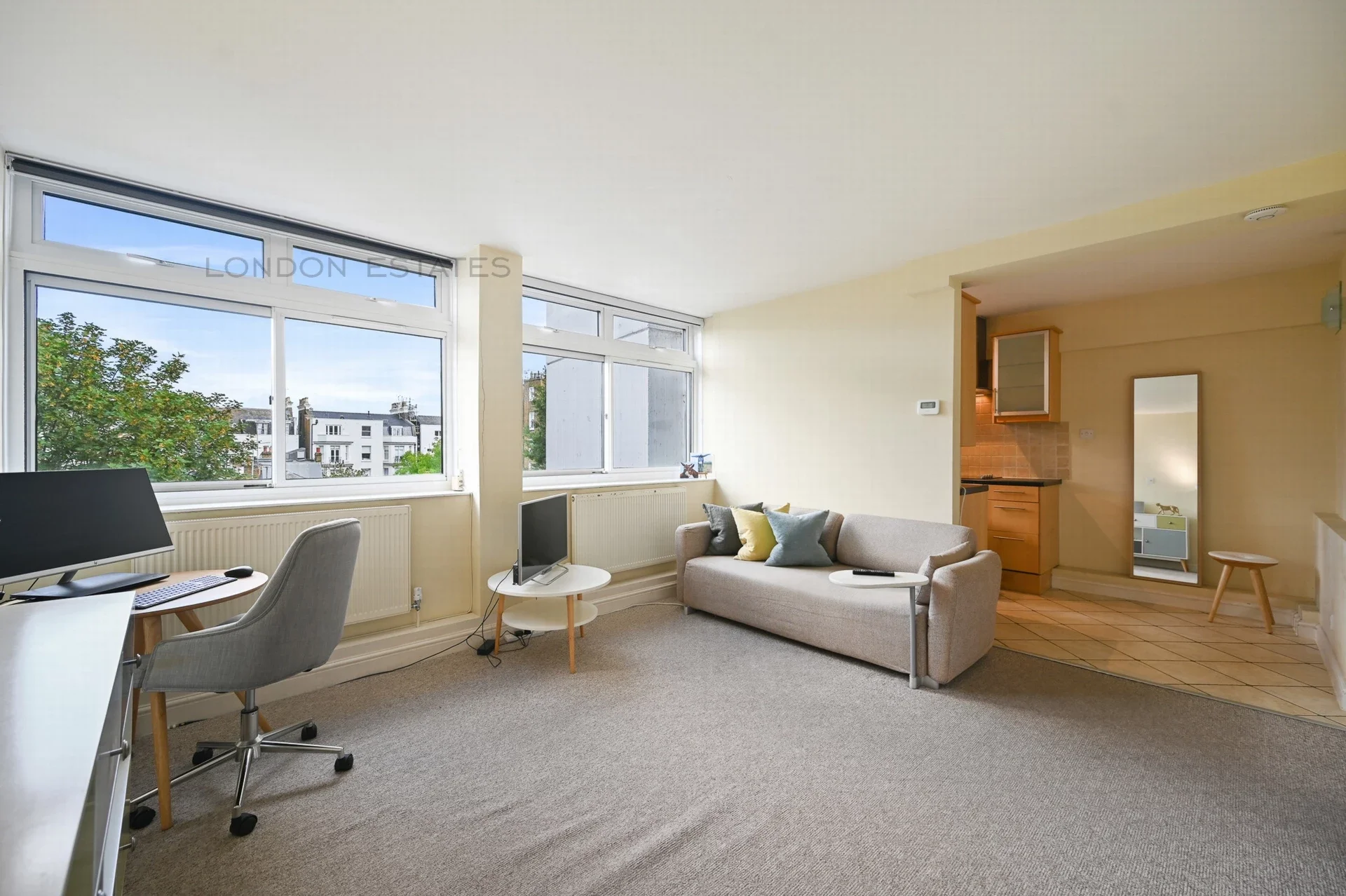 Flat Linden Gardens in Greater London