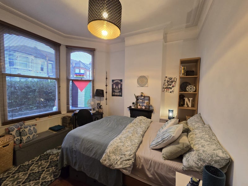 Room Bathurst Gardens in Greater London