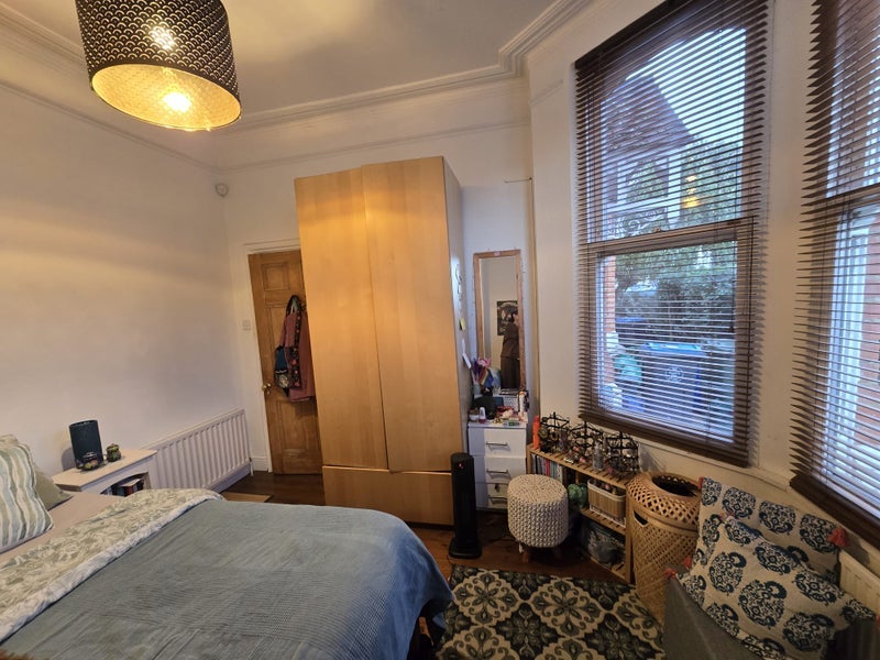 Room Bathurst Gardens in Greater London