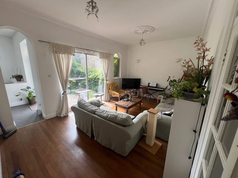 Room Bathurst Gardens in Greater London