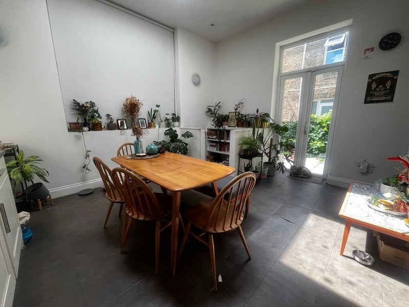 Room Bathurst Gardens in Greater London