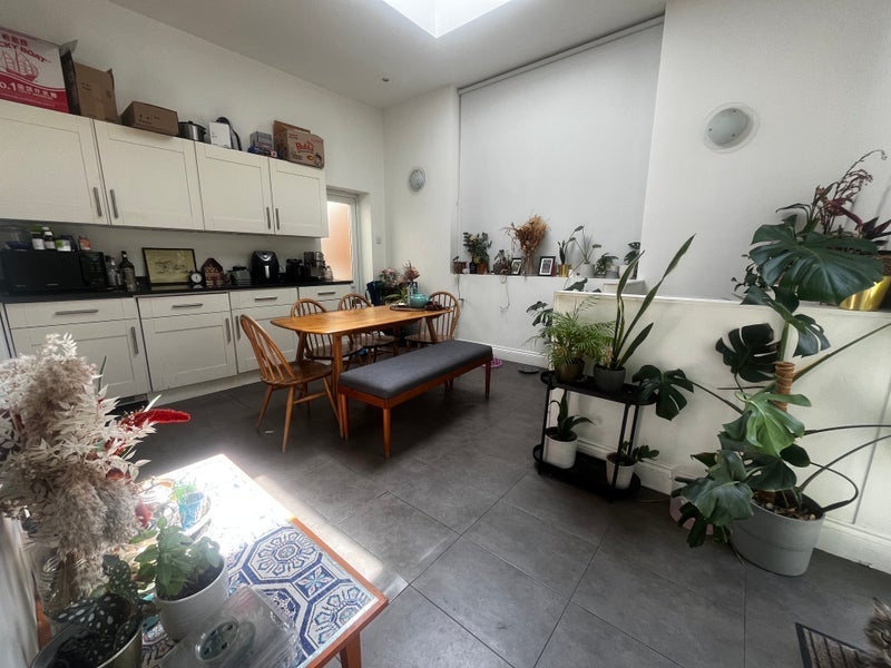 Room Bathurst Gardens in Greater London