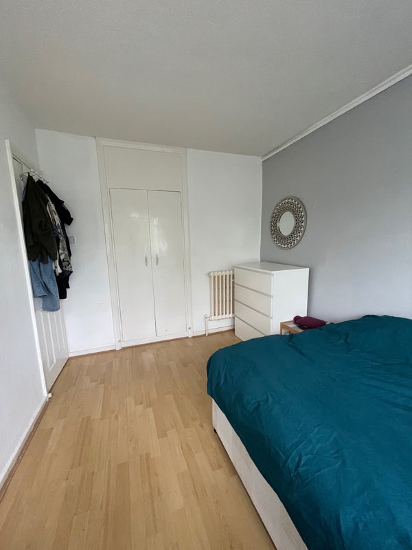 Room Churchill Gardens Road in City of Westminster