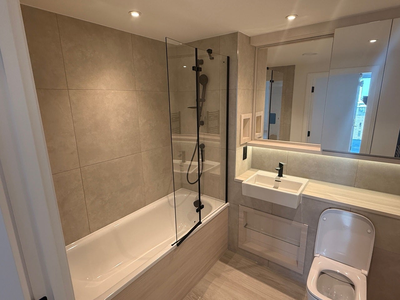 Room West Parkside in Greater London