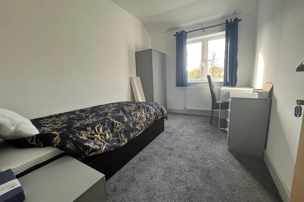 Room Kingsley Road in Northampton