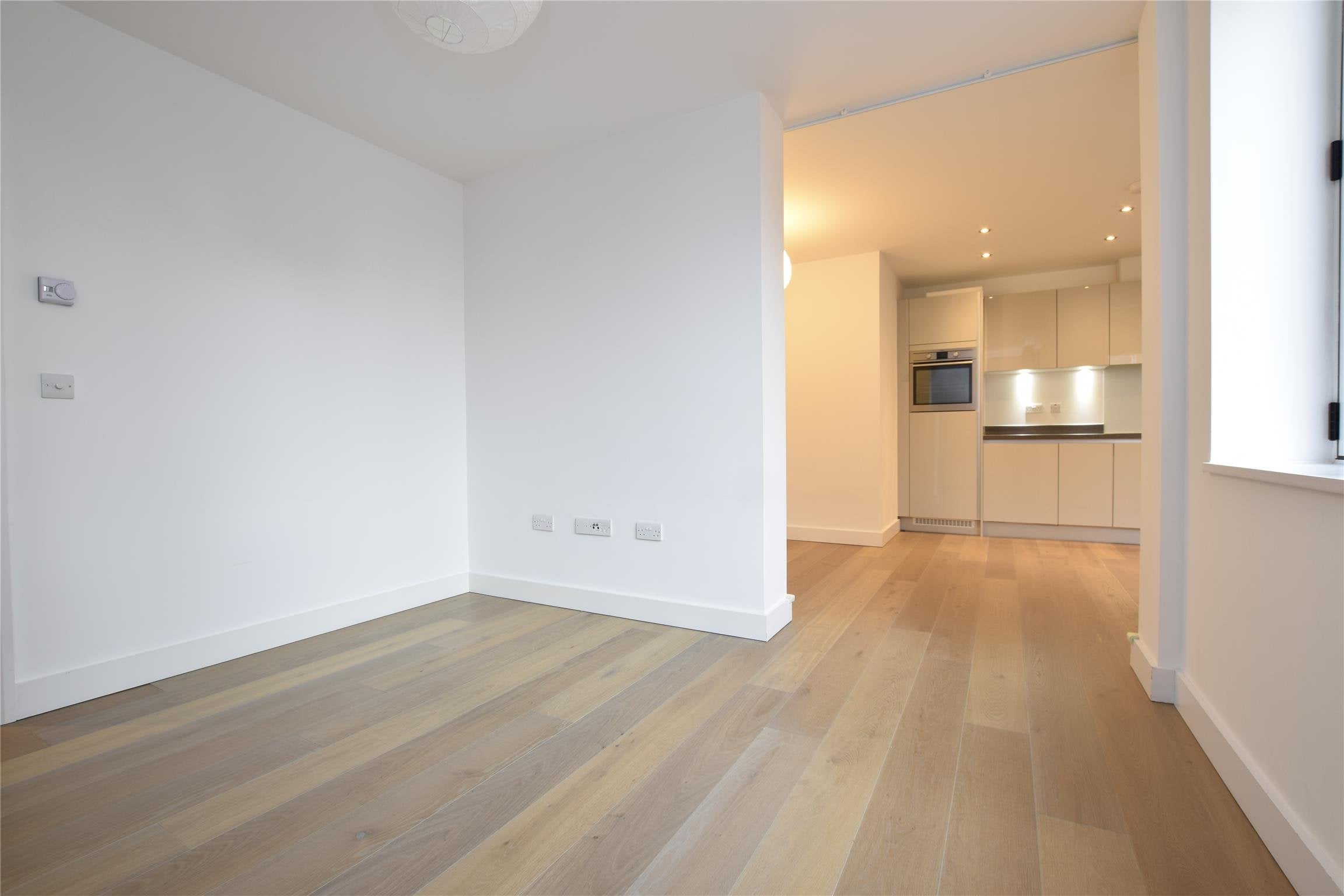 Flat Knoll Rise in Greater London