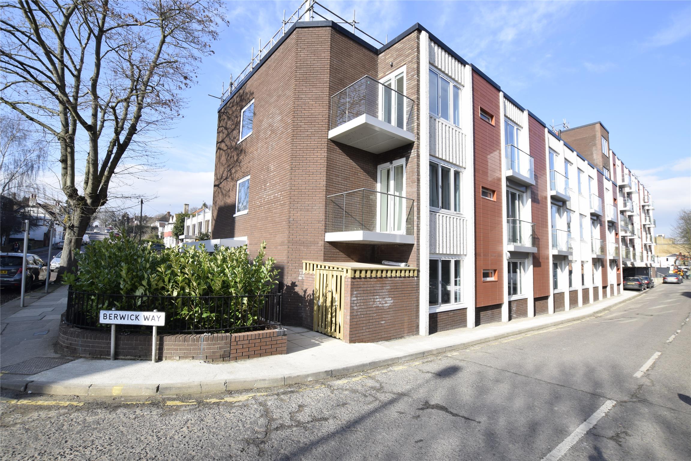 Flat Knoll Rise in Greater London