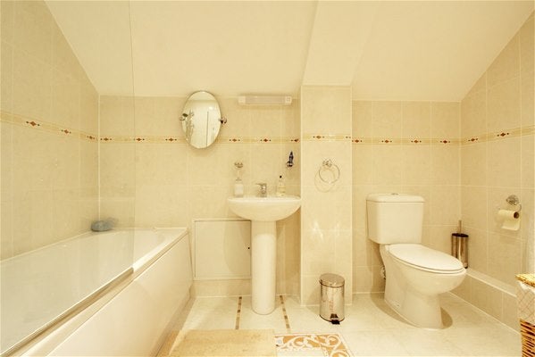 Flat Buttery Mews in Greater London