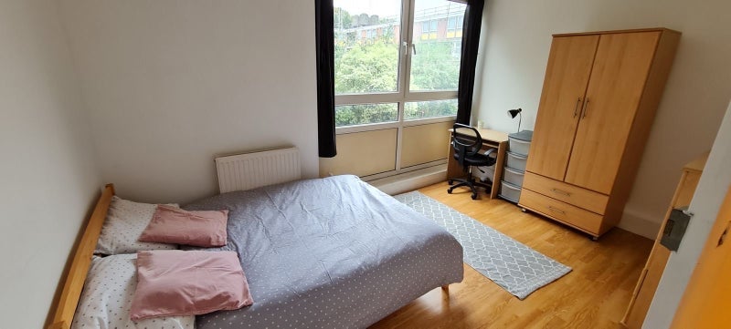 Room Compton Close in Greater London