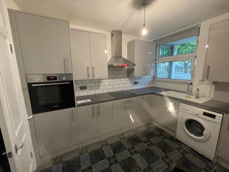 Room Compton Close in Greater London