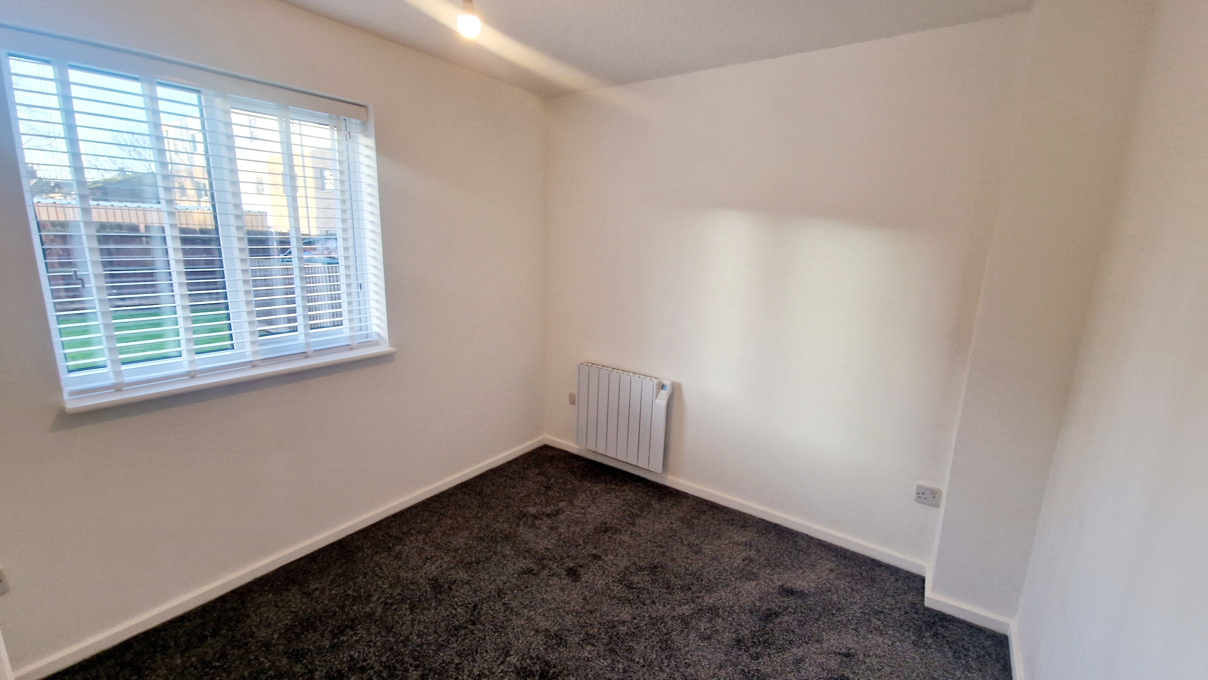 Flat Flamborough Close in Peterborough