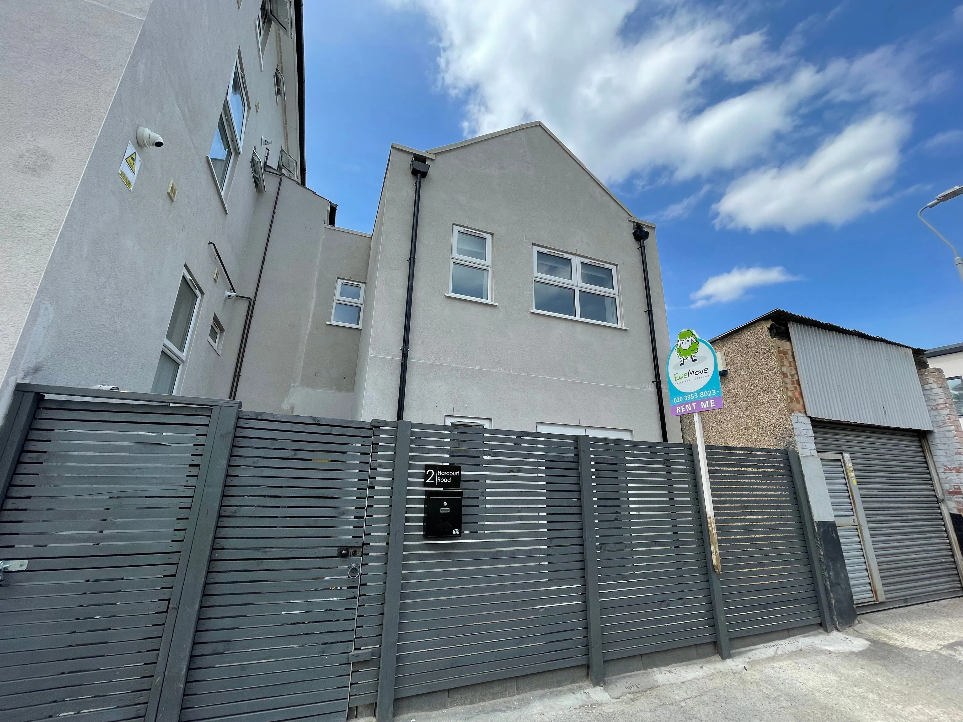 House Harcourt Road in Greater London
