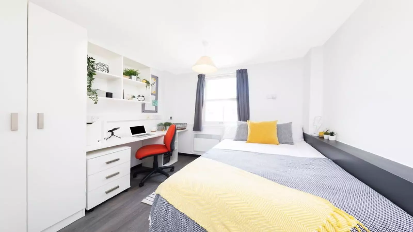 Flat Nicholas Road in Greater London